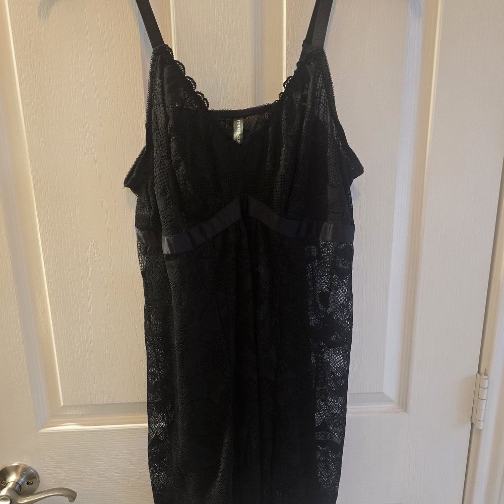 Elegant Black Lace Nightgown